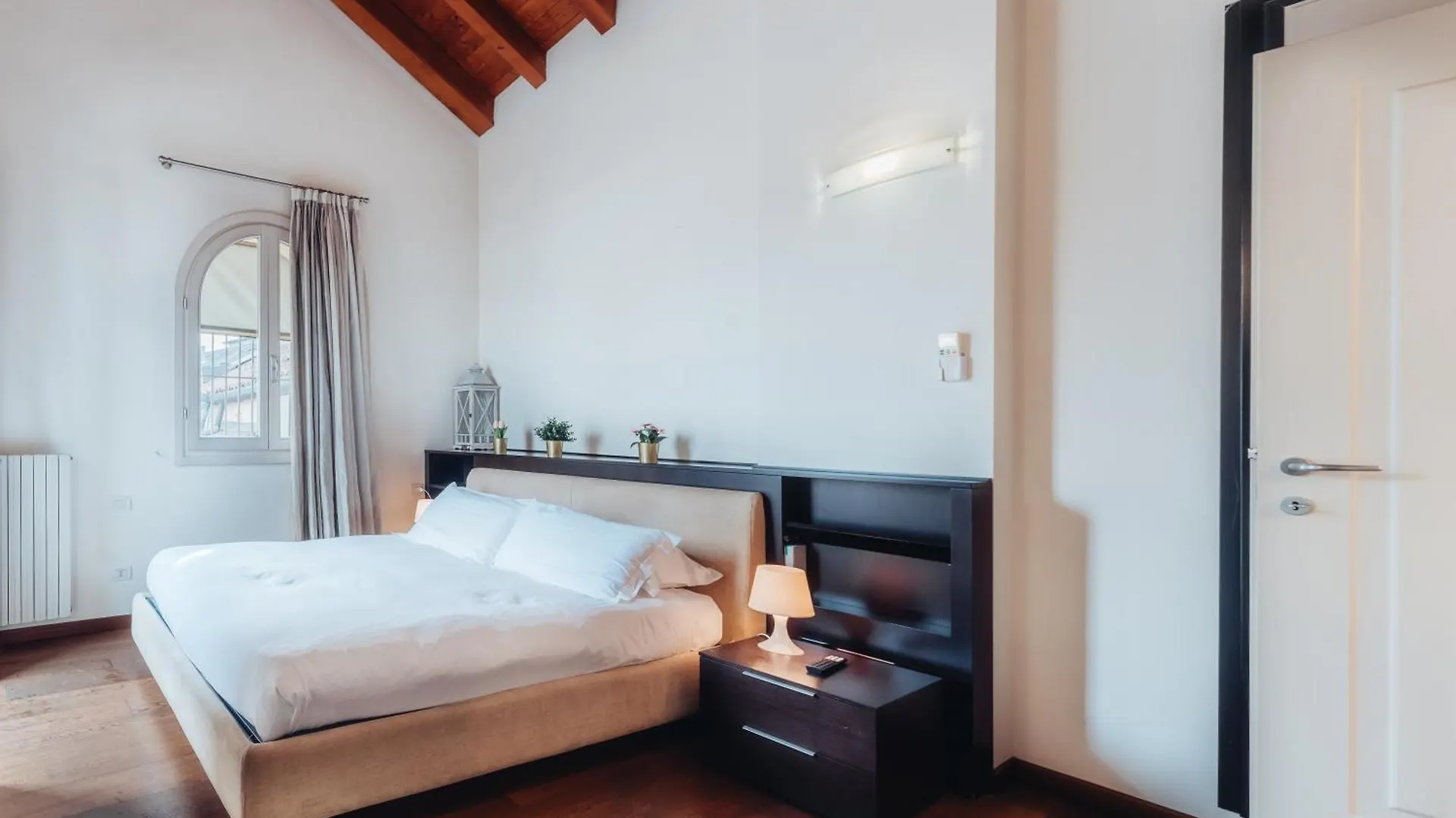Charming Milan Apartments Brera - Madonnina 0*,  Italy