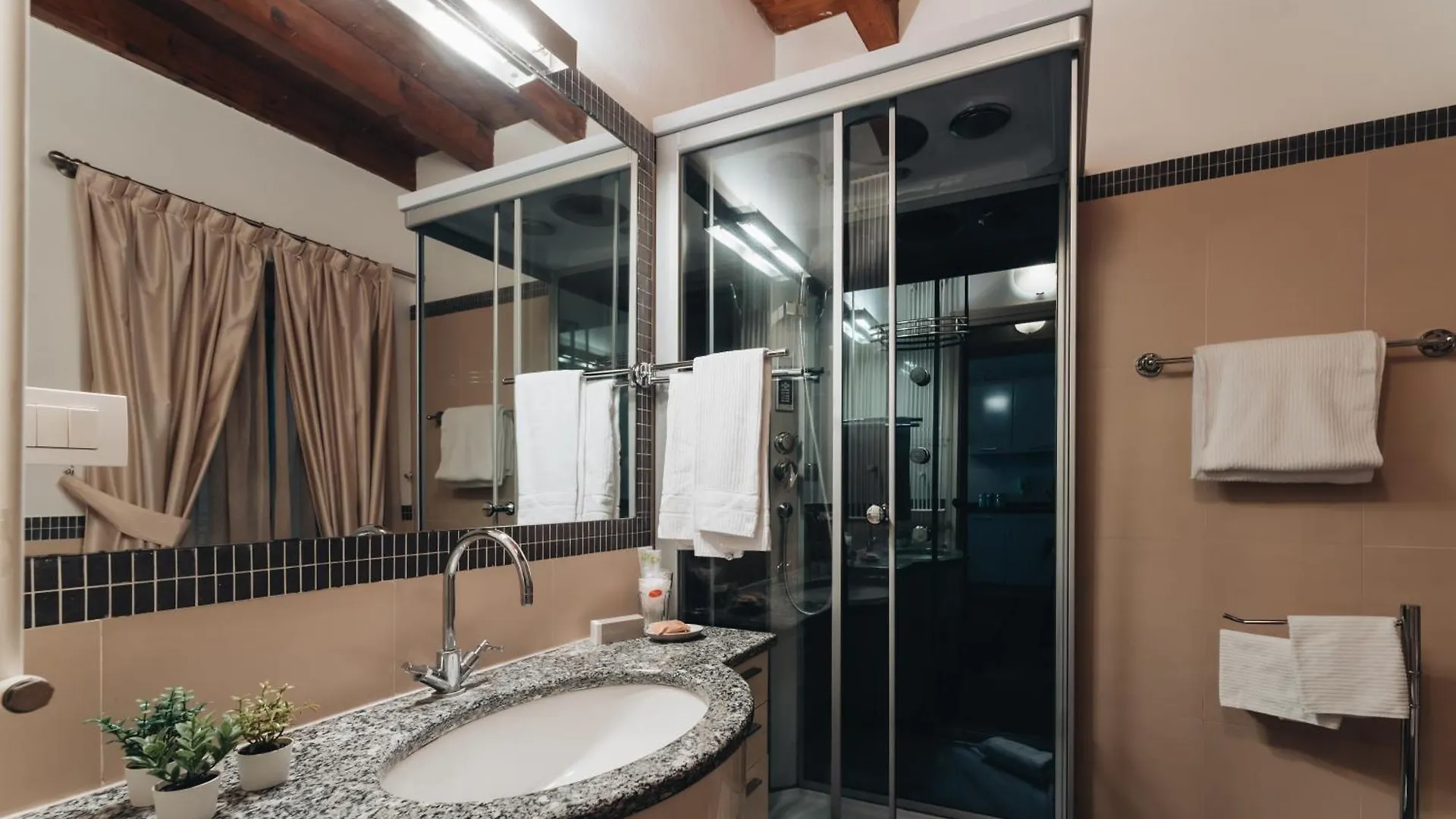 Charming Milan Apartments Brera - Madonnina Italy