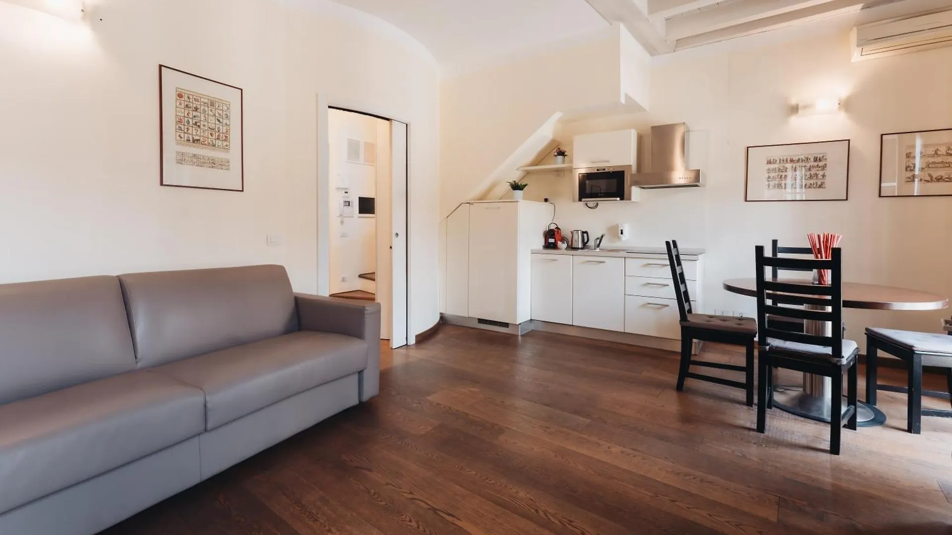 Charming Milan Apartments Brera - Madonnina 0*,  Italy