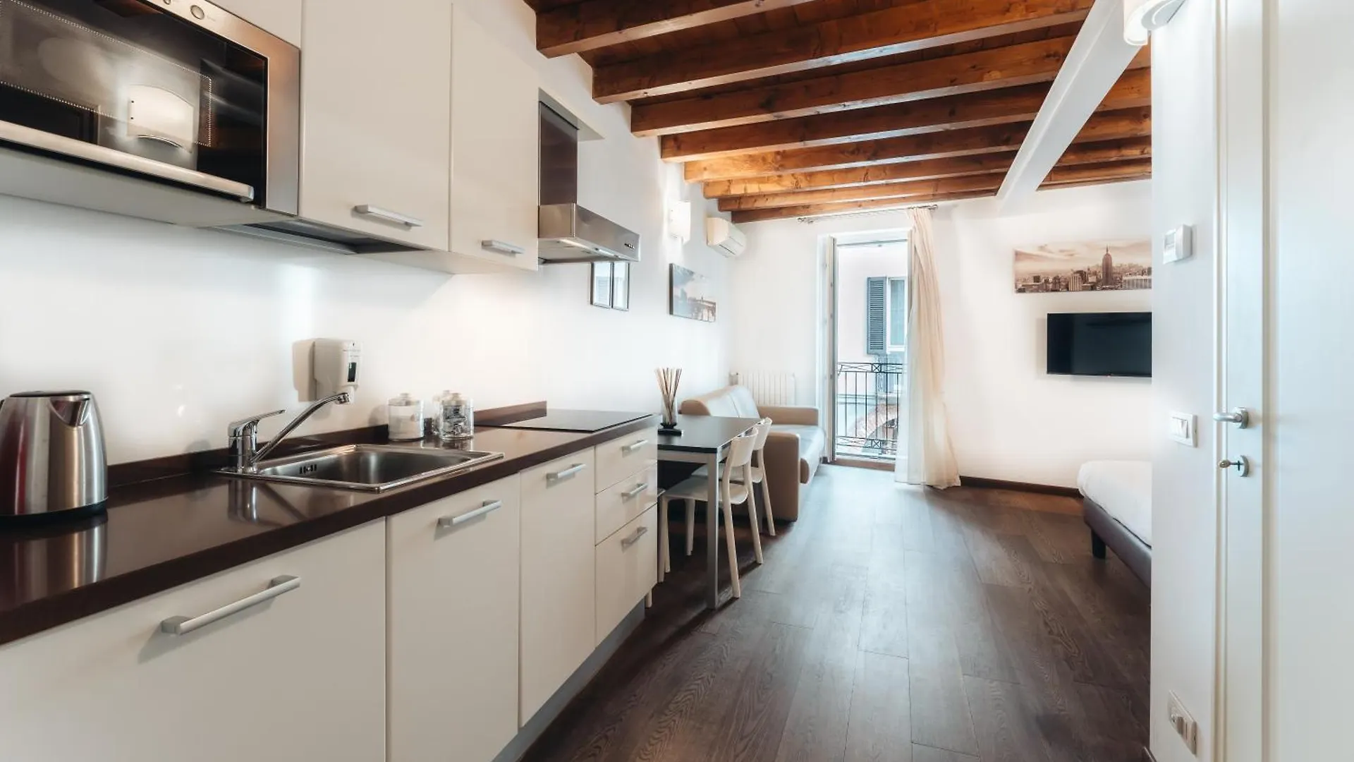 Charming Milan Apartments Brera - Madonnina 0*,  İtalya