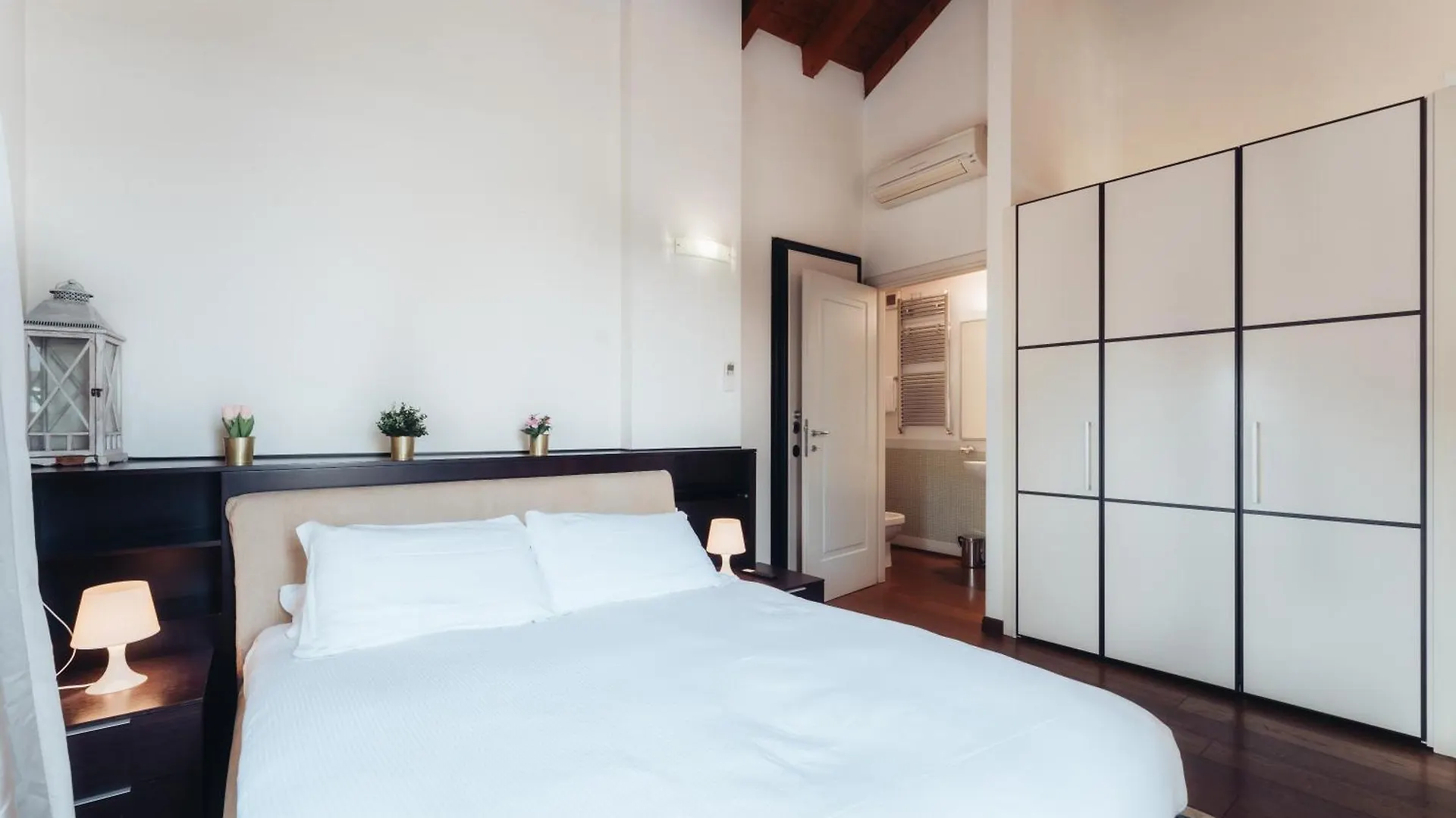 Charming Milan Apartments Brera - Madonnina 0*,